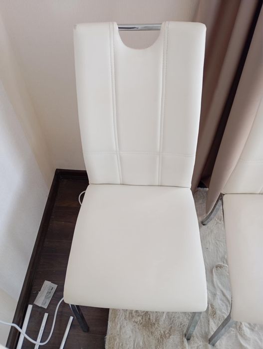 4 трапезни стол - общо 140 лв.