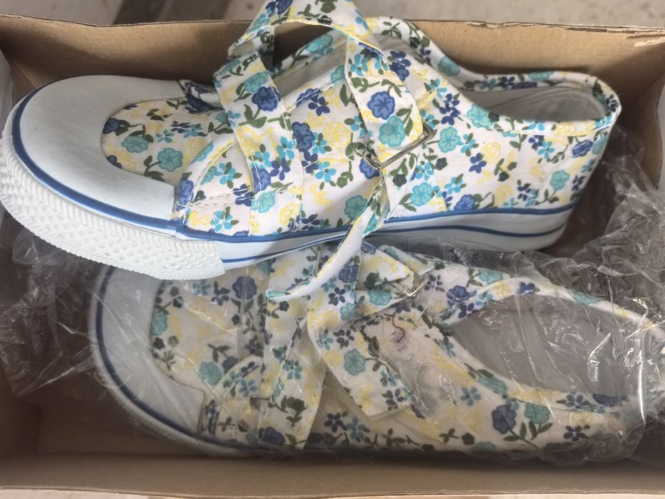 Чисто нови кецове различни разцветки