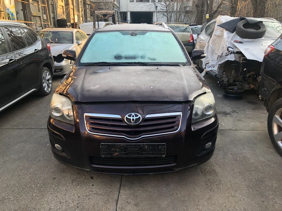 Dezmembrez Toyota Avensis T25 facelift break 2008 2009 2.2 diesel
