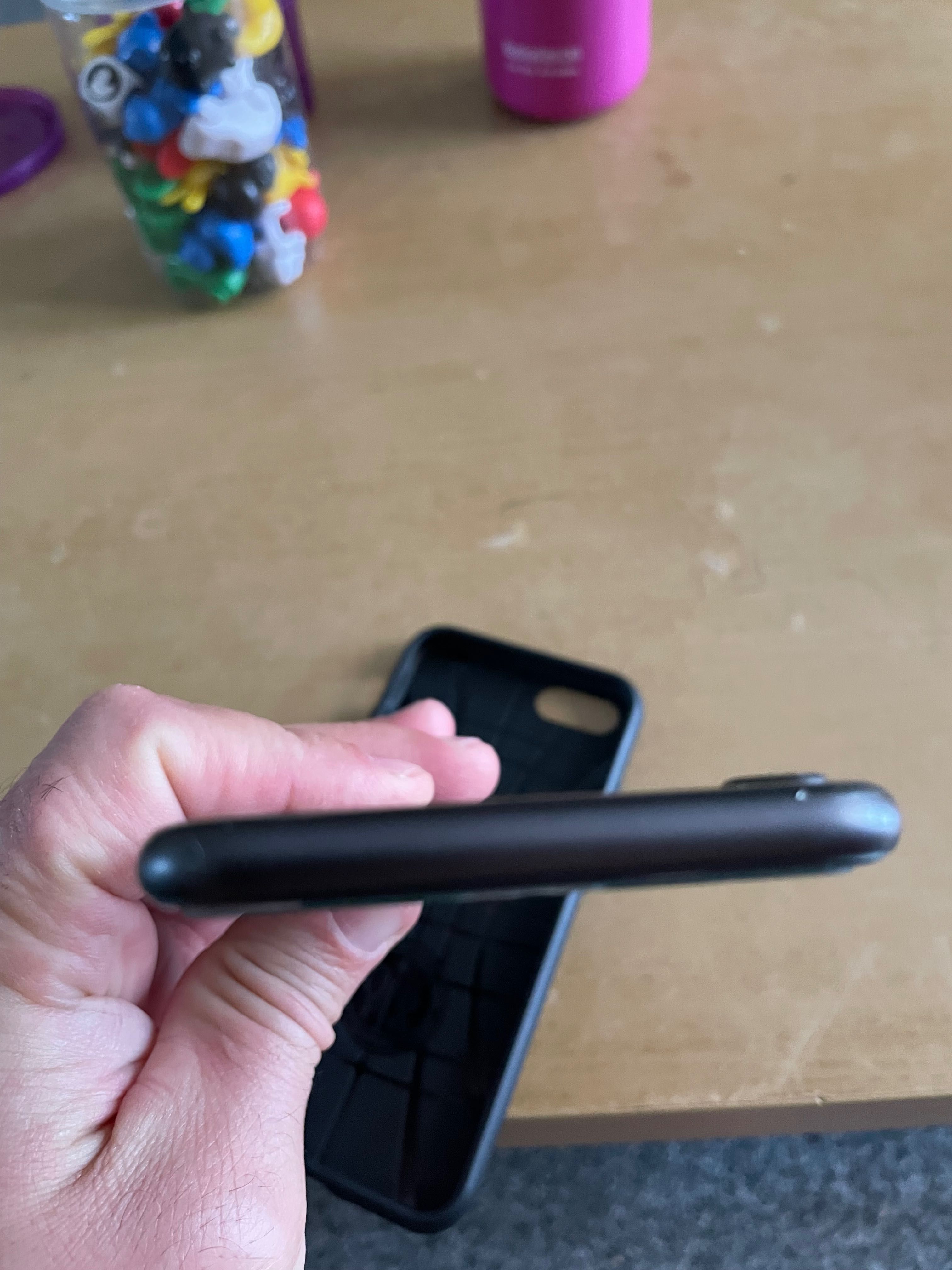 iPhone 8 64 gb много запазен