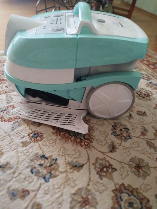 Vând aspirator cu spălare,Bosch.