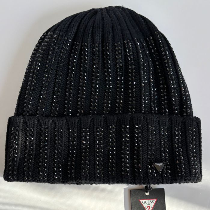 Дамска шапка Guess