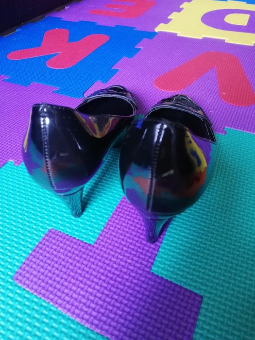 Pantofi Zara, mărimea 36, toc 6 cm. Purtați o singură dată.