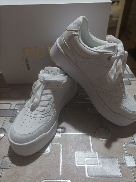 Guess маратонки.