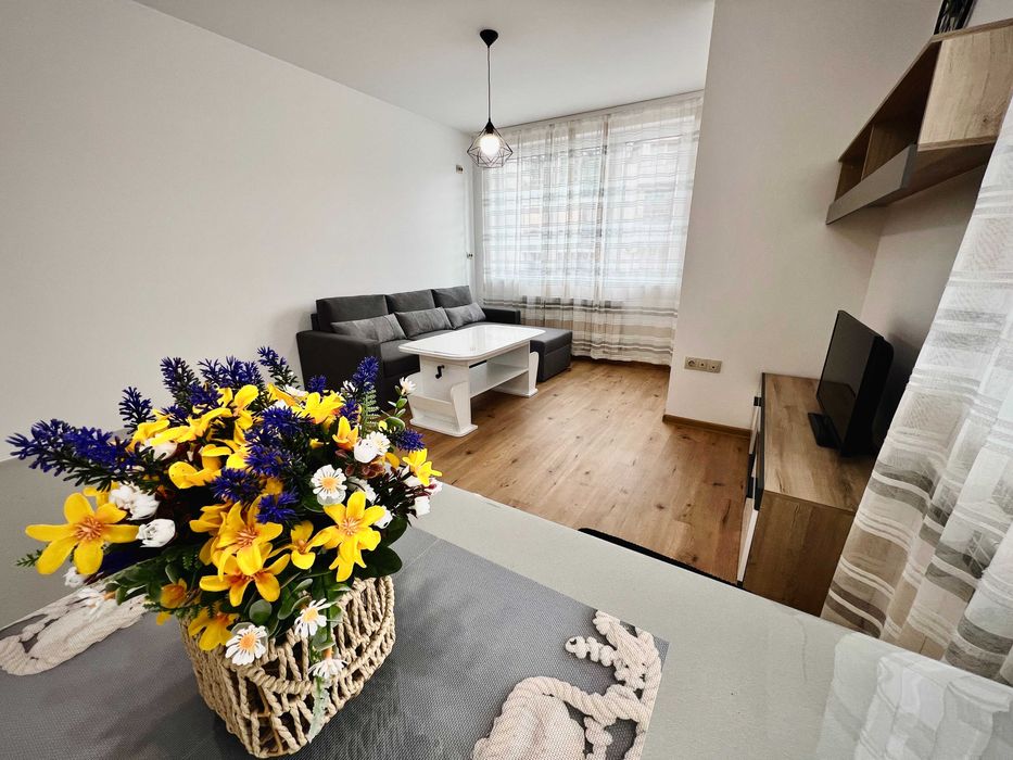 Дава се под наем Тристаен апартамент в София, Център - 78 кв.м за 816 € - Снимка #1