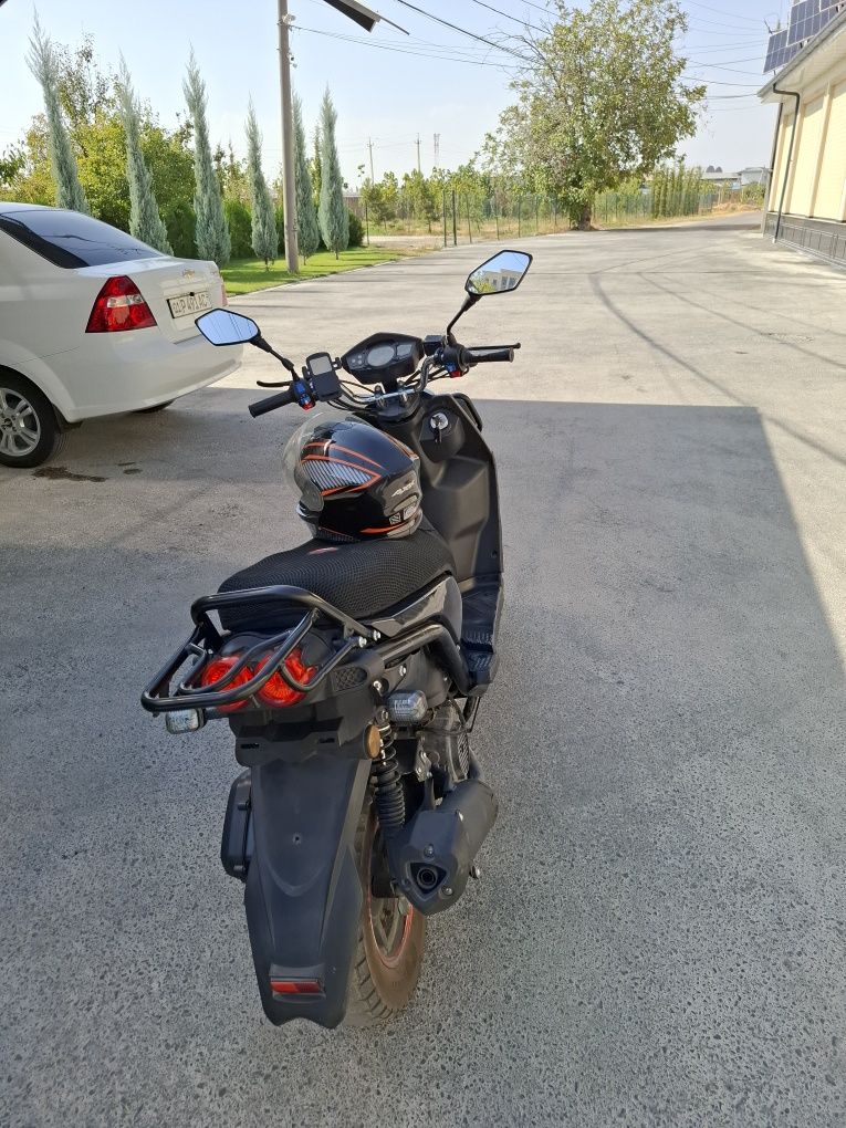 Tank minion redline skuter