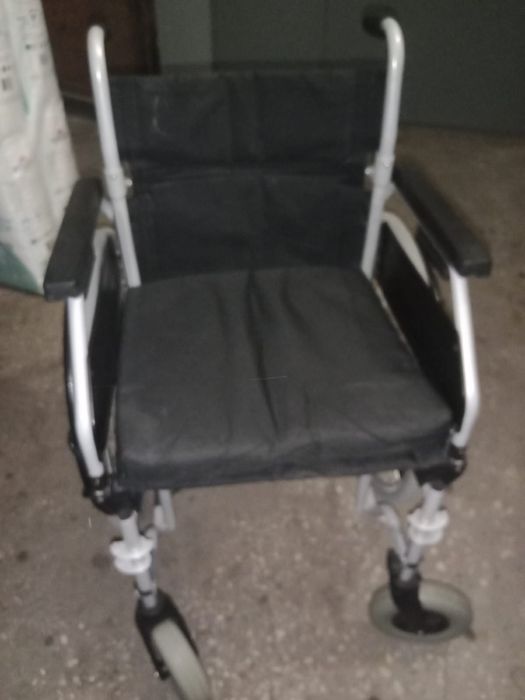 Продам инвалидную коляску