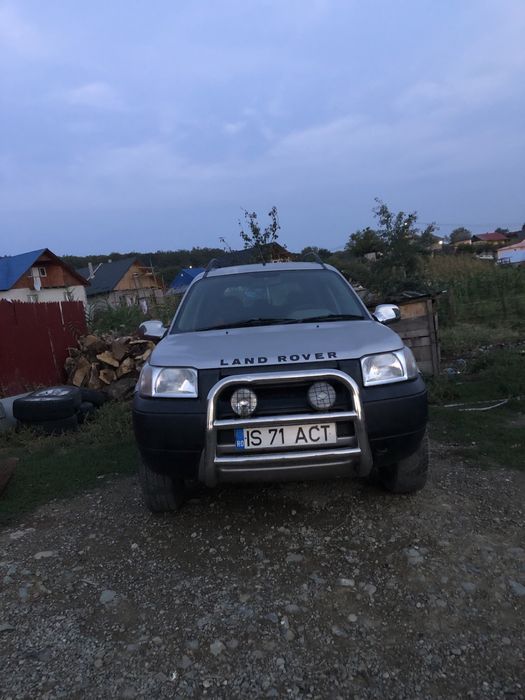 Vând sau scimb Land Rover preț 1700negociabil masina este 4x4