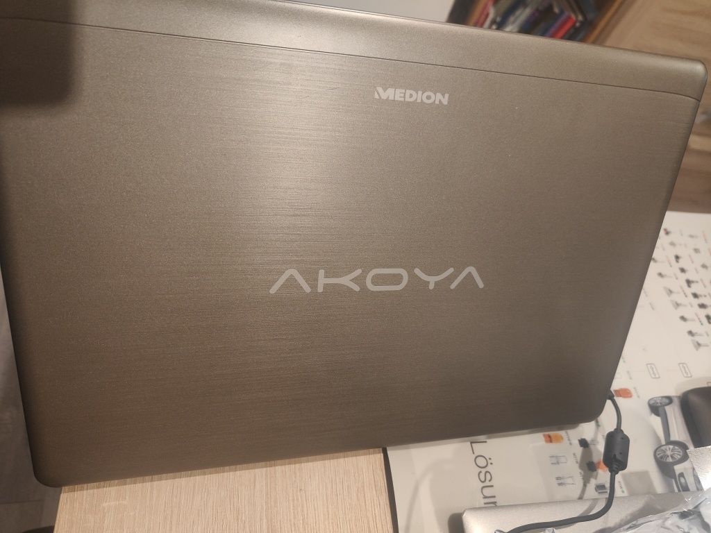 Medion Akoya proc Intel 1,7ghz ram 8gb hard disk 500gb touchscreen 15,