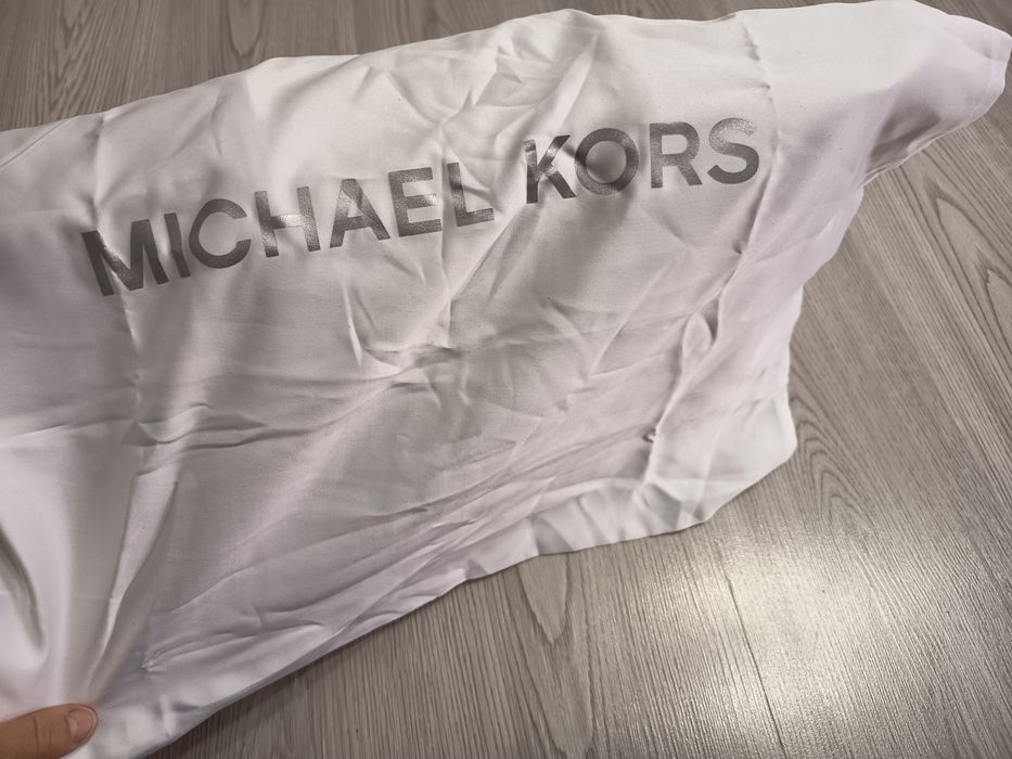 Vând geanta Michel kors