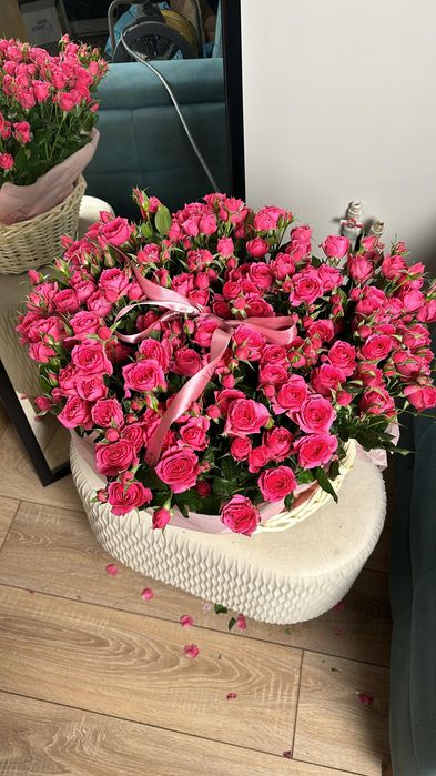 Свежые кустовые розы