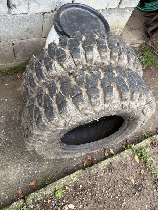 Гуми за УАЗ в много добро състояние