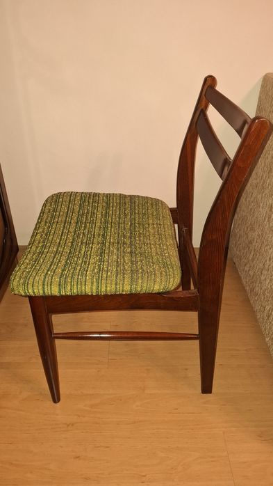 Scaune clasice tapițate