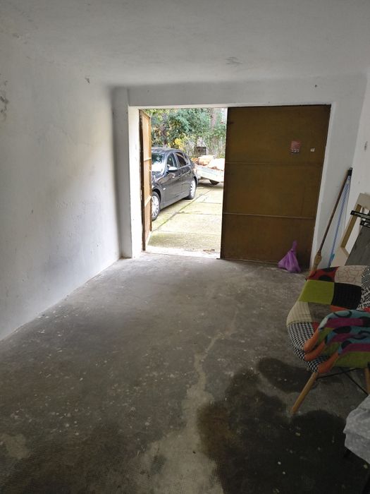 Ofer spre închiriere garaj și parcare auto