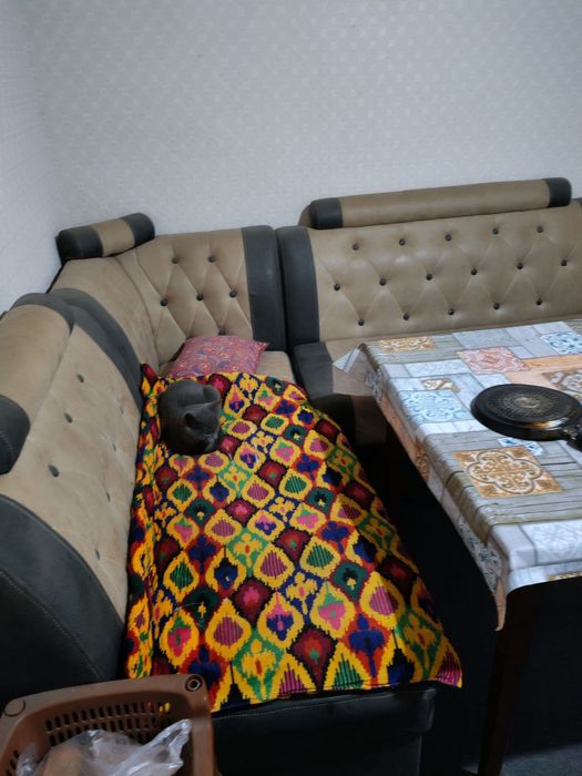 Сотилади кухни мебил уголок