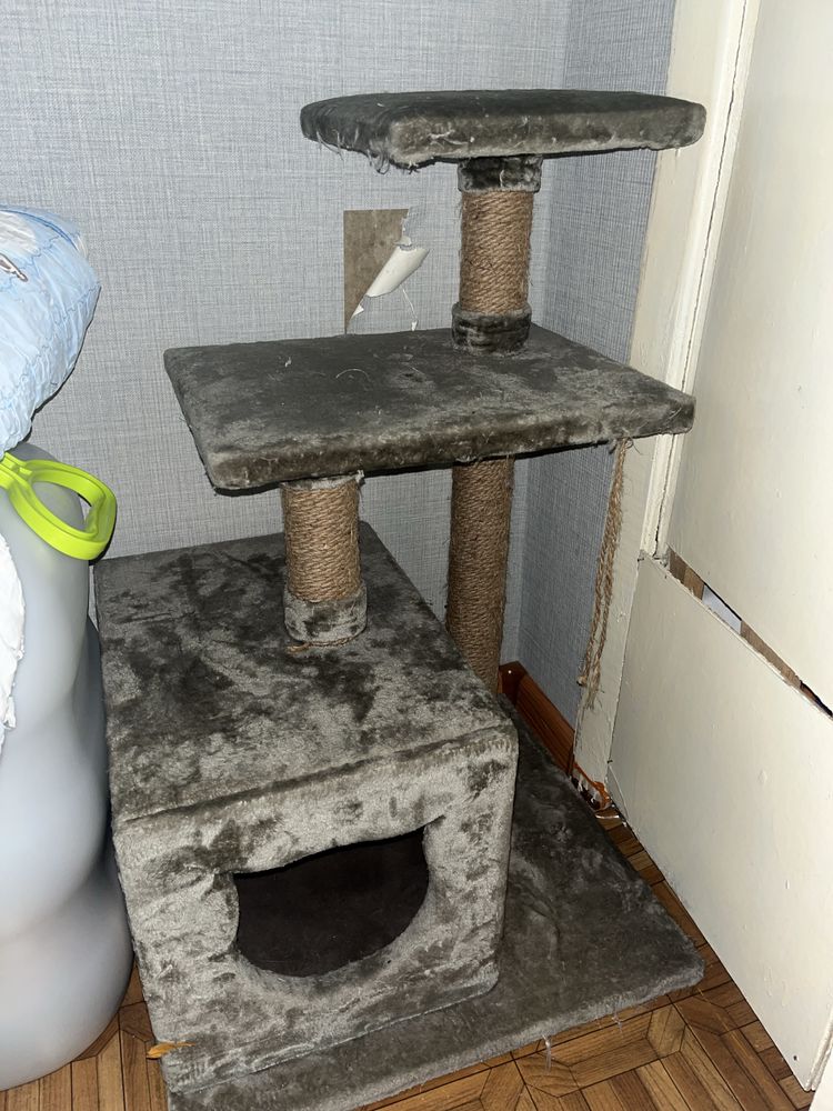 Домик для котов срочно продам!