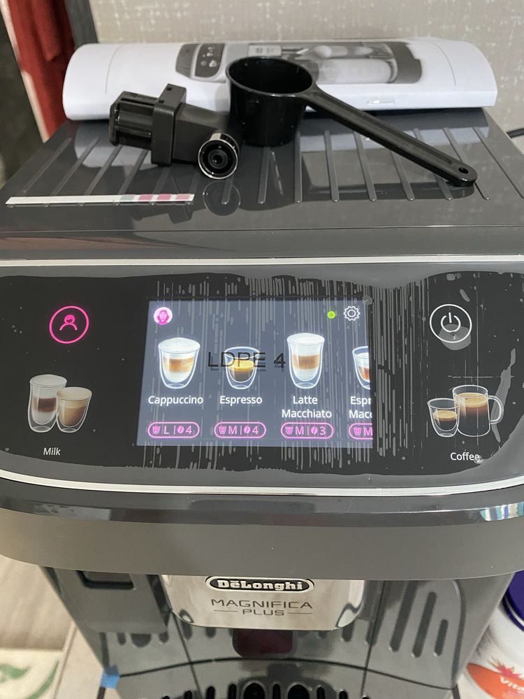 Продам кофемашину Delonghi Magnifica Plus