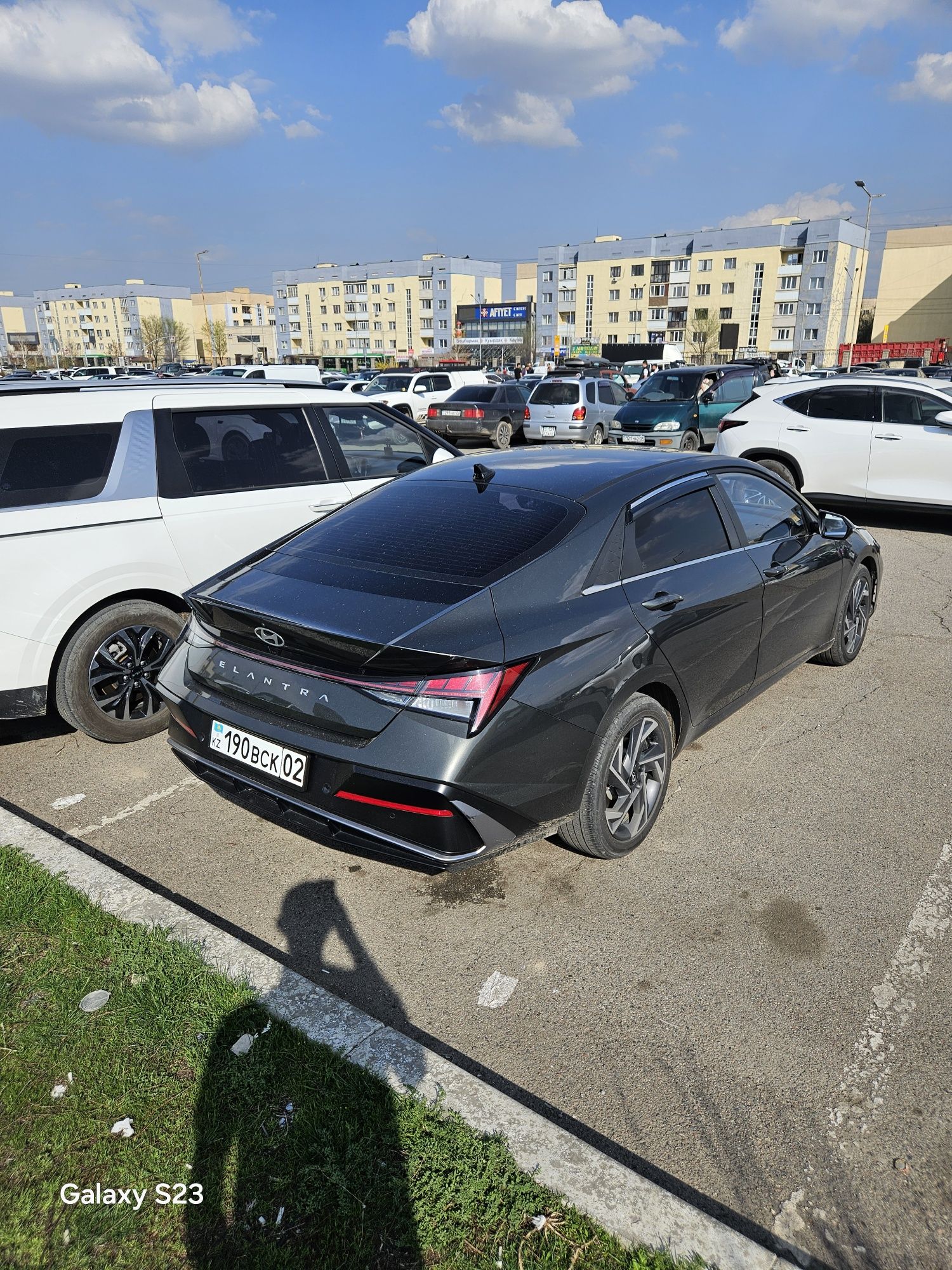 Hundai Elantra Lux