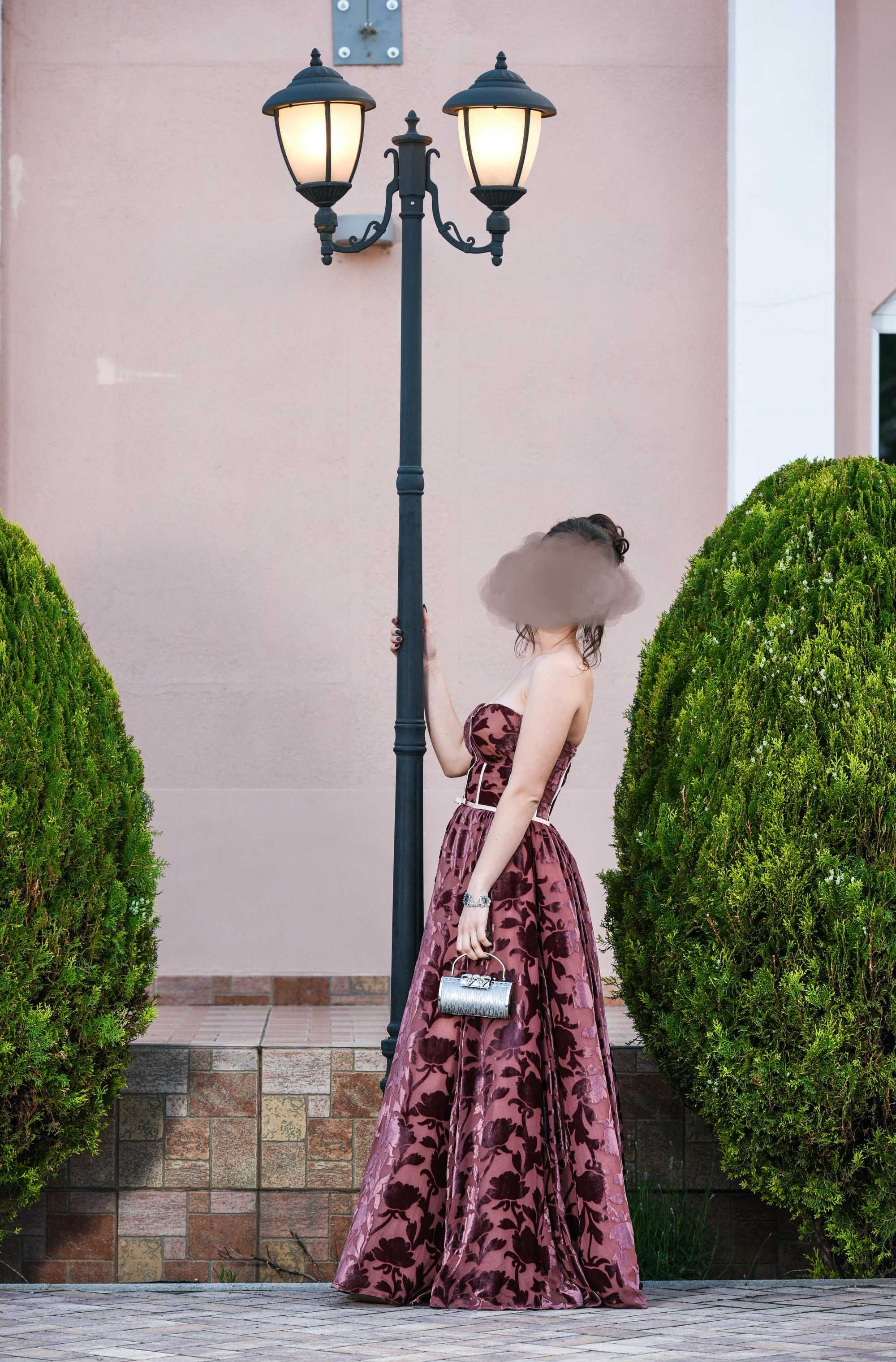 Бутикова кадифена бална рокля