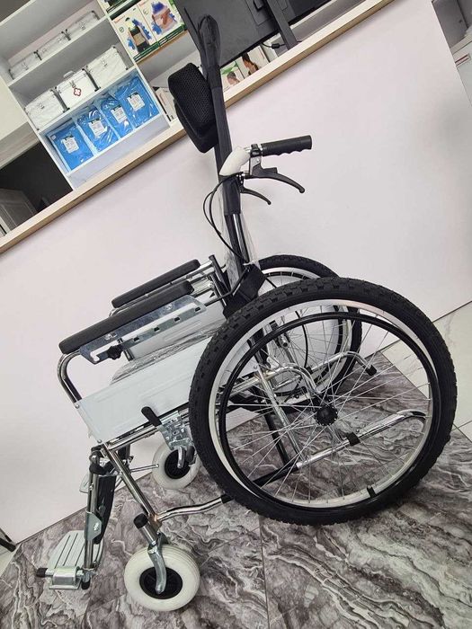 Инвалидная коляска с спинкой и горшоком