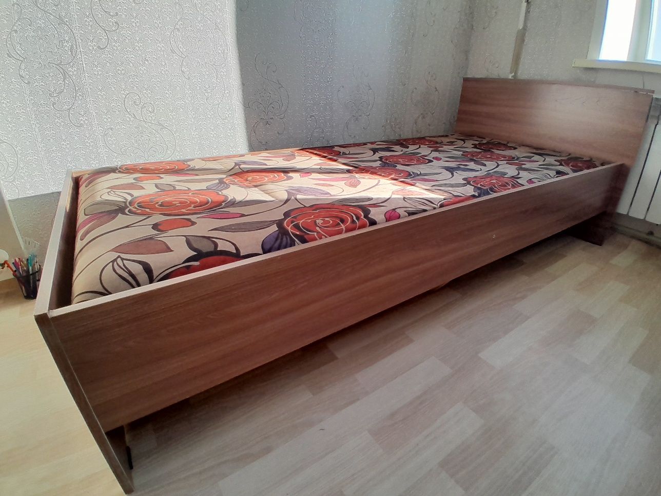 Продам кровать с матрасом