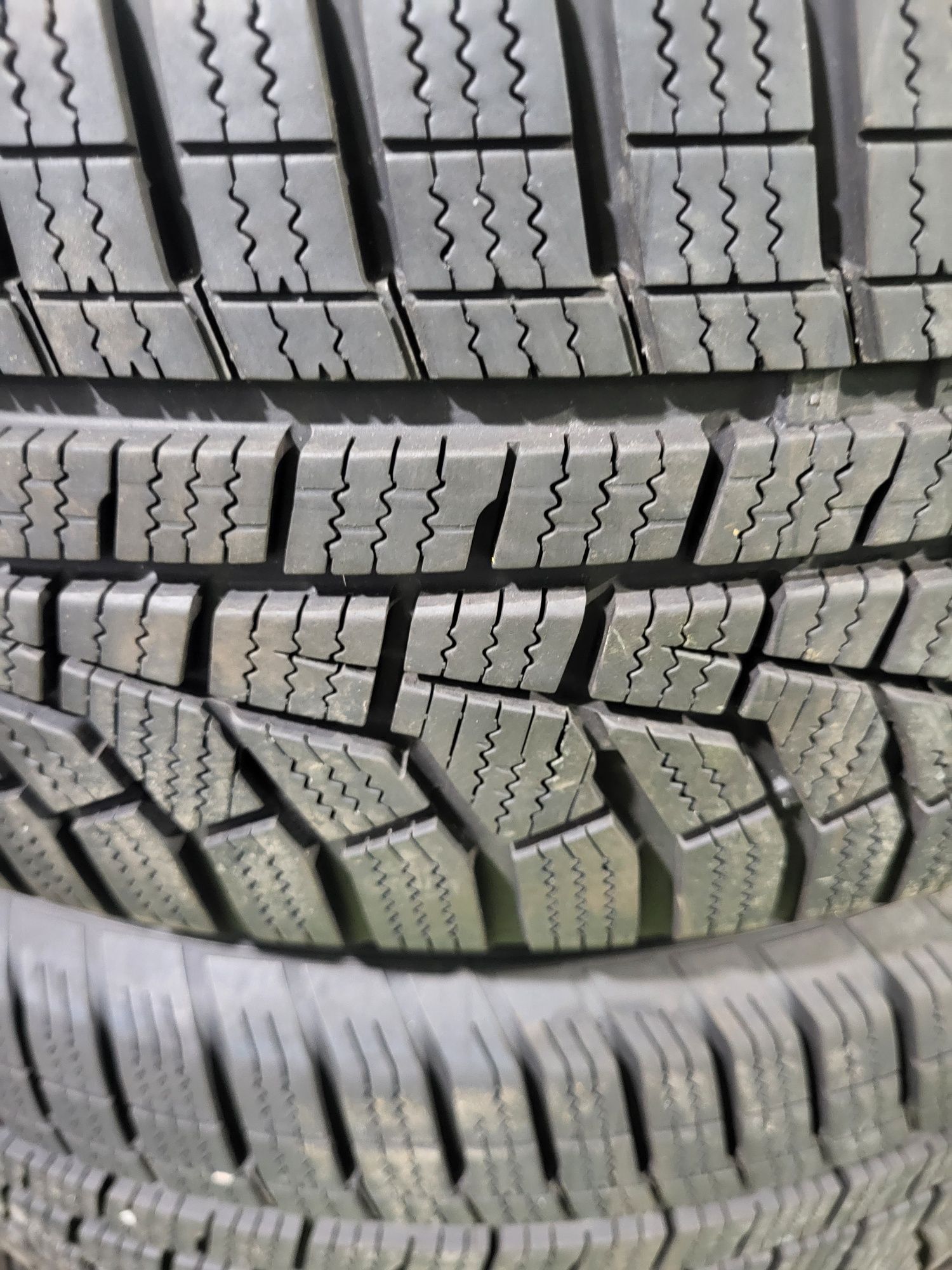 2 бр зимни 205/60/16 Hankook