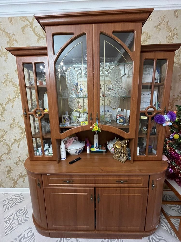 Шкаф сервант……………..