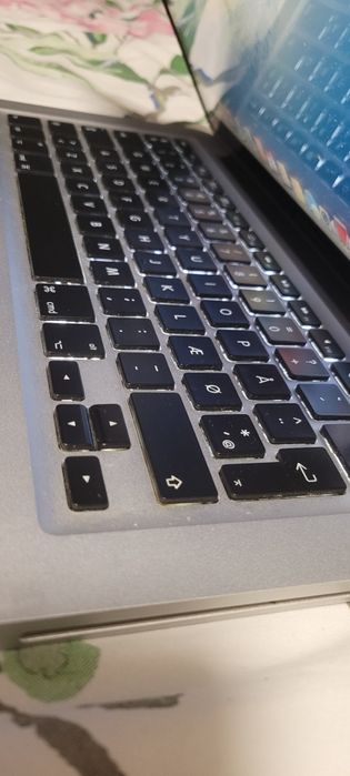 Laptop MacBook pro i7 ssd 250