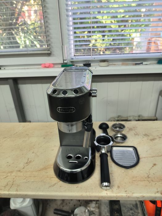 Delonghi EC685.BK Dedica