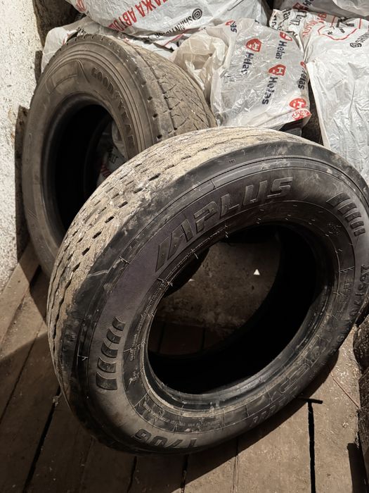 Резину грузовую продам.