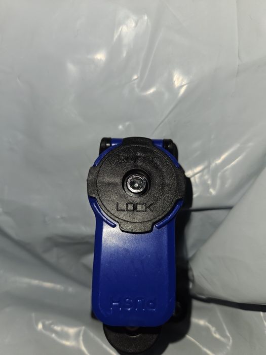 Suport telefon tip quadlock