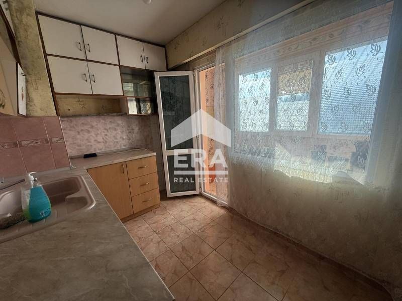 Двустаен панелен апартамент за продажба, с отделна кухня, в кв. Младос