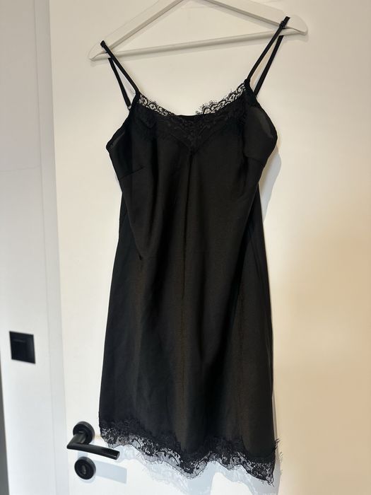 Нова сатенена рокля С размер, с дантела