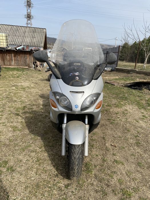 Scuter Piaggio X9
