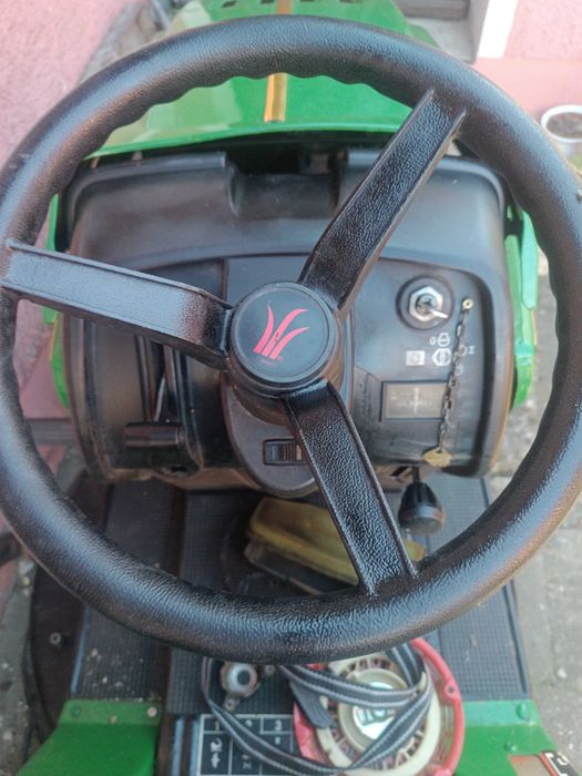 Vand tractoras iarba