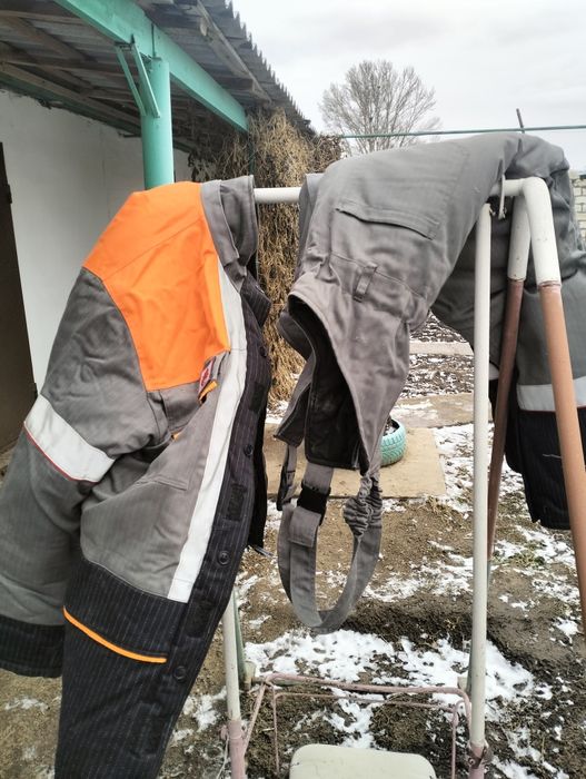 Продам зимнею спец одежду