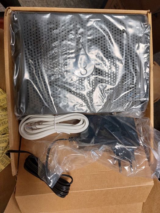 Router Wi-Fi Vodafone CH7465 de mare viteză emite pe o suprafață mare