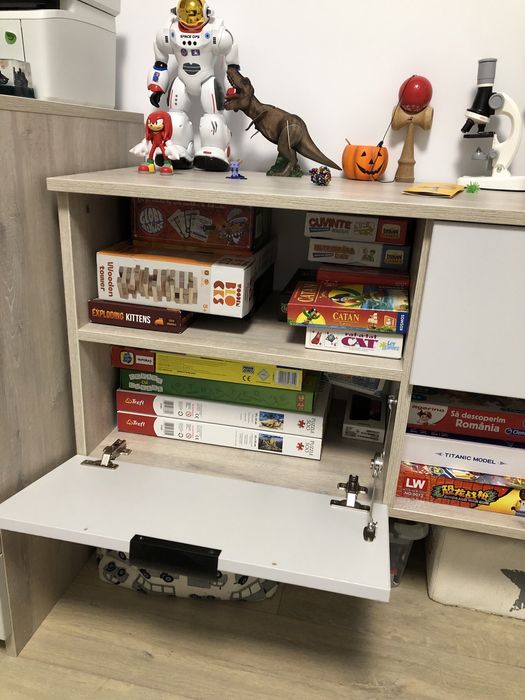 Vând comodă din pal