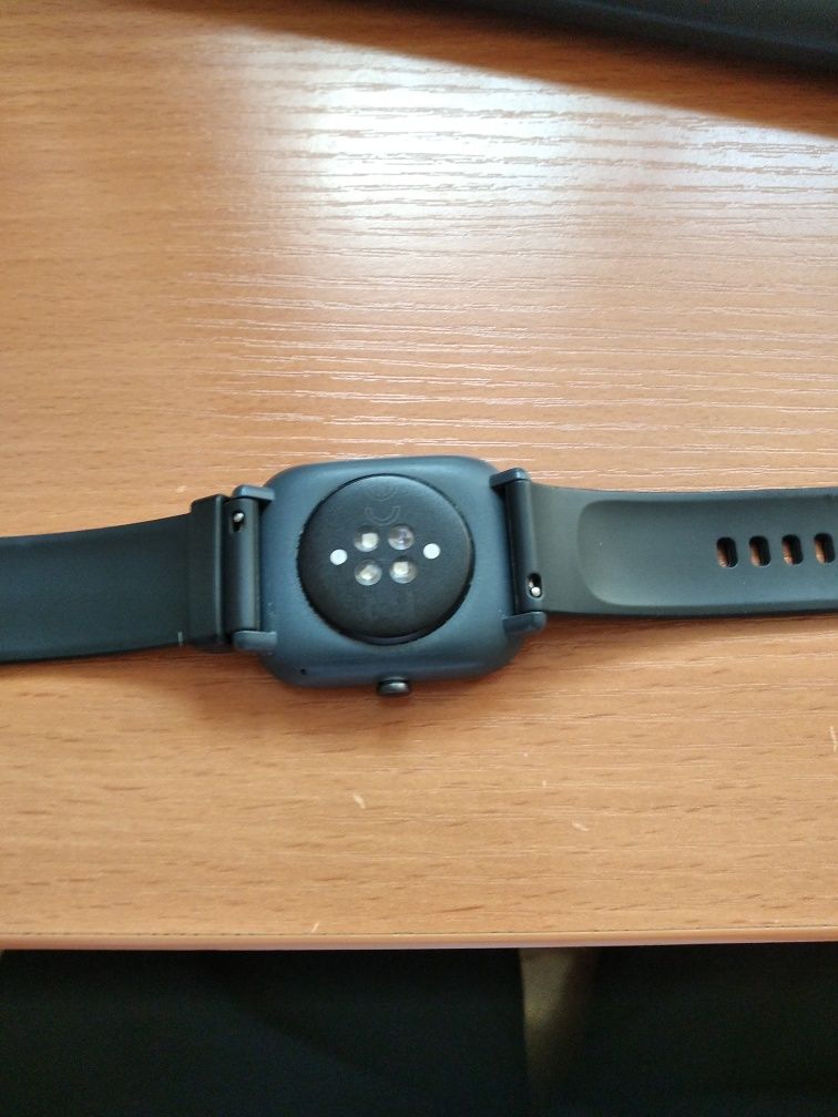 Срочно продам смарт часы amazfit bip u pro