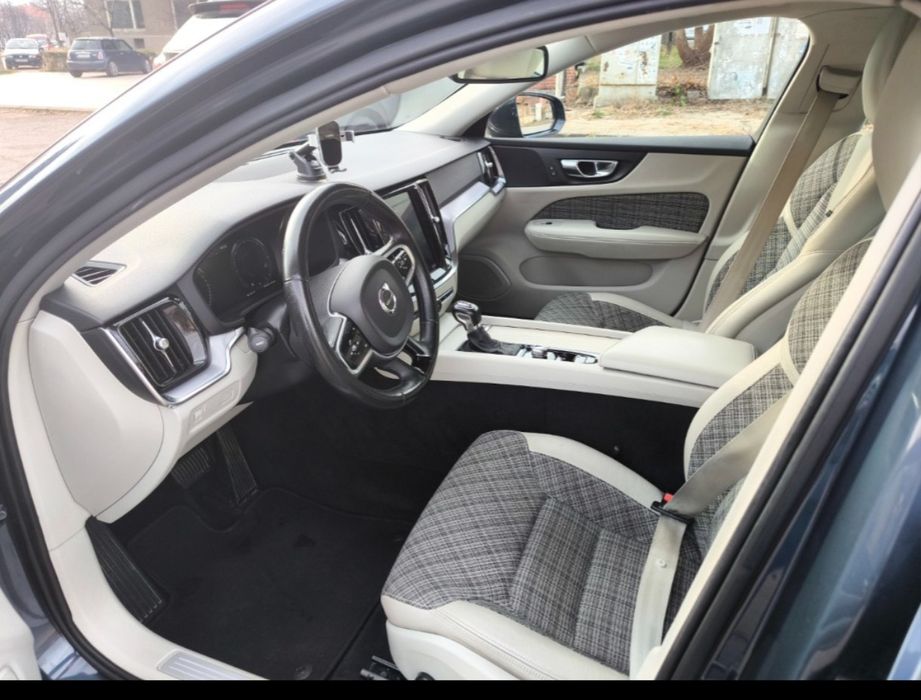 Volvo V60 D4 2018г.