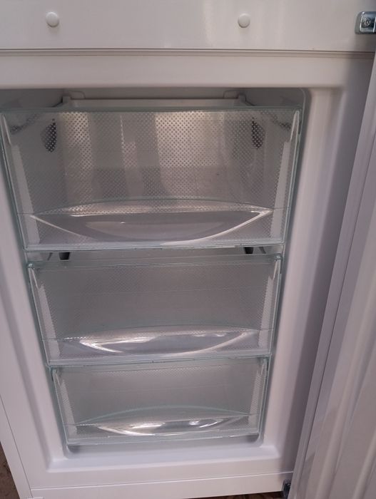 Комбиниран хладилник с фризер Миеле Miele с 2 години гаранция!