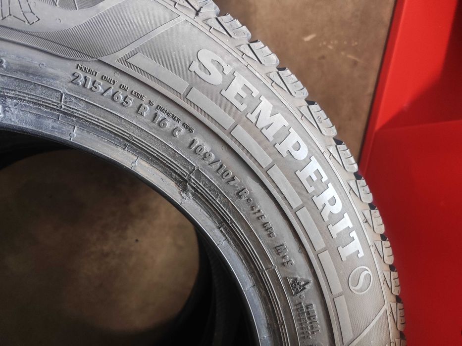 2бр.зимни гуми 215/65/16C Semperit