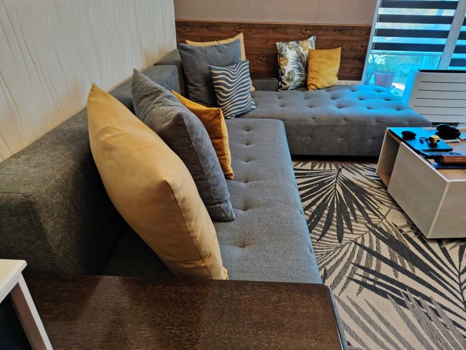 Продавам  ъглов диван изключително запазен 300/210 см.