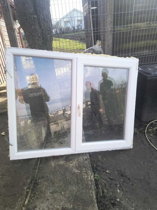 Vând două geamuri termopan 256 cm lungime pe 120cm înălțime