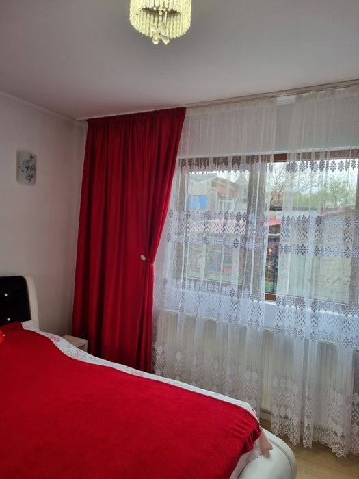 Draperii rosii noi