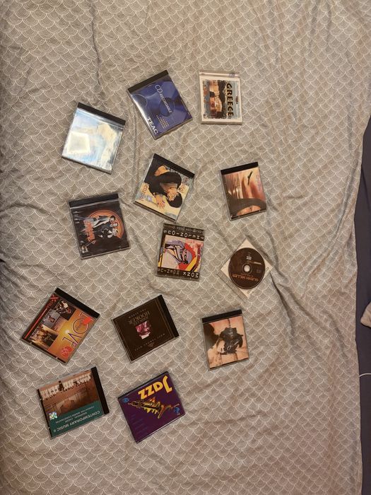 Vând CD-uri cu trupe ORIGINALE cumpărate după REVOLUȚIE!