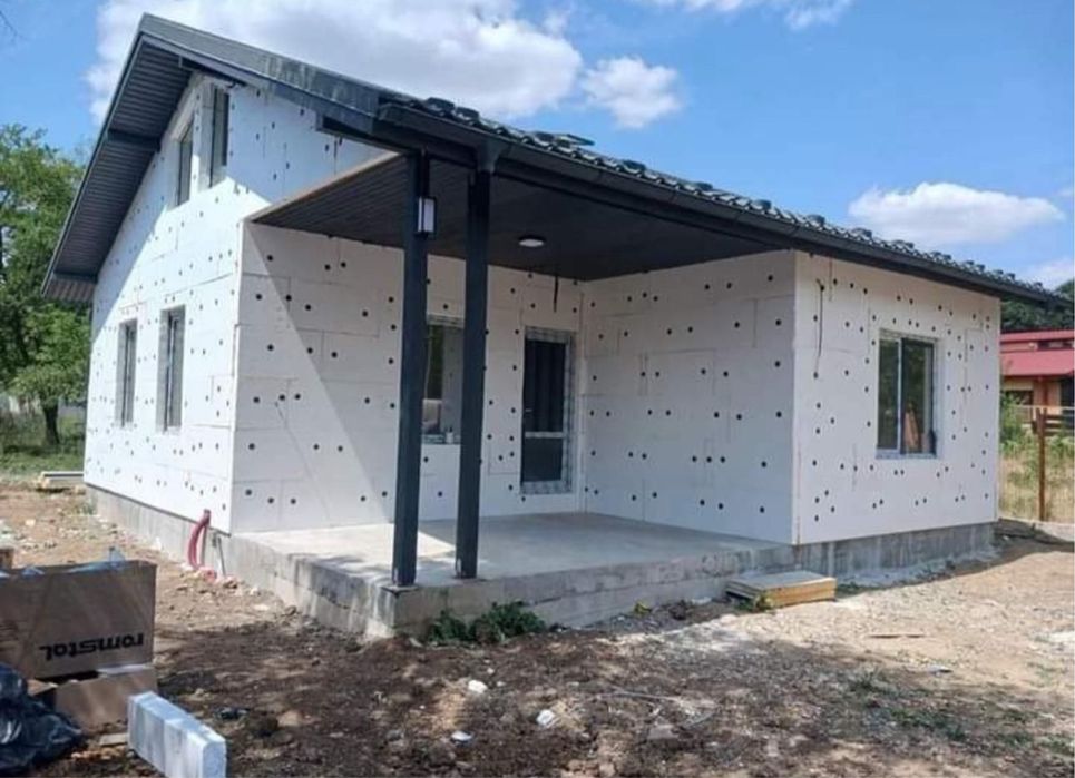Case si casute pe structura metalica la super pret