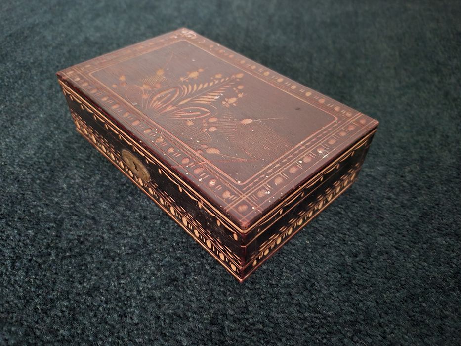 Vând Cutie depozitat bijuteri lemn Model artizanat scluptat de mesteri