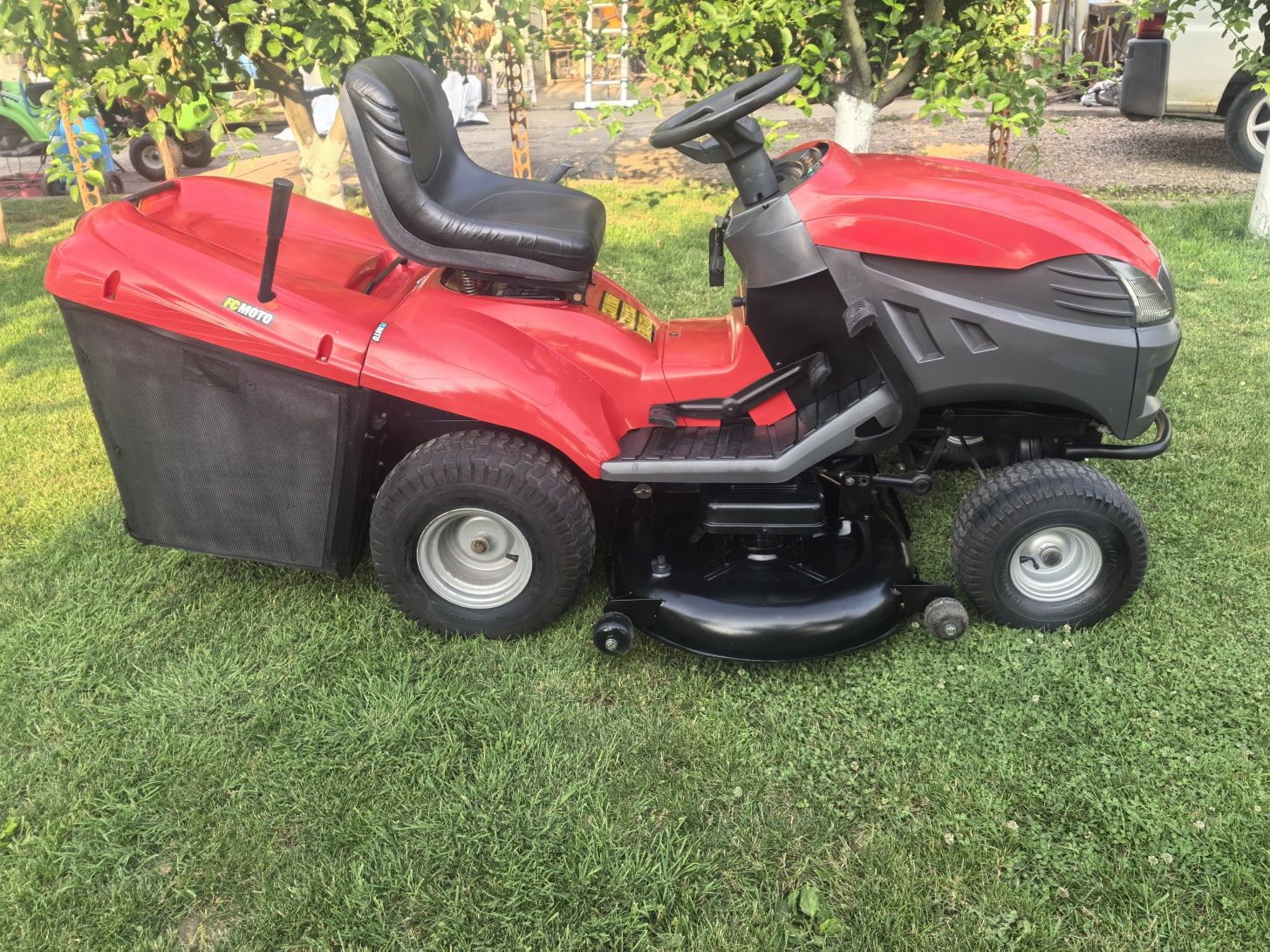 CASTEL GARDEN TCX 122 HYDRO Тракторна косачка Трактор 20 к.с