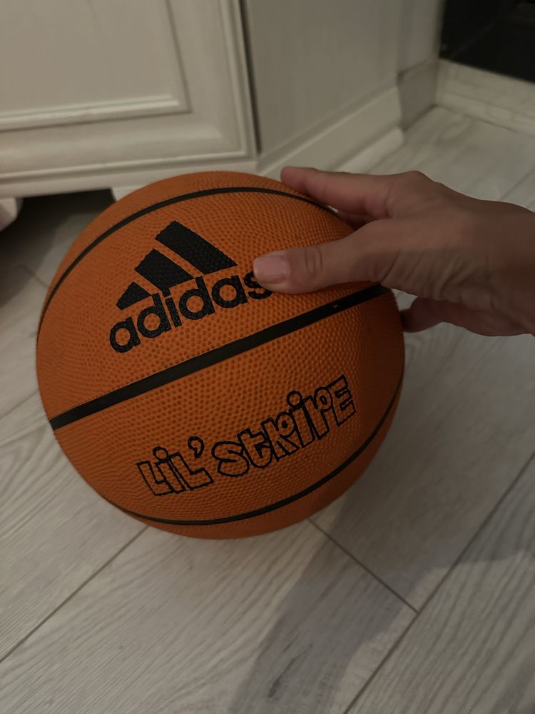 оригинални баскетболни топки от adidas. Цена за 2 броя 50 лв.